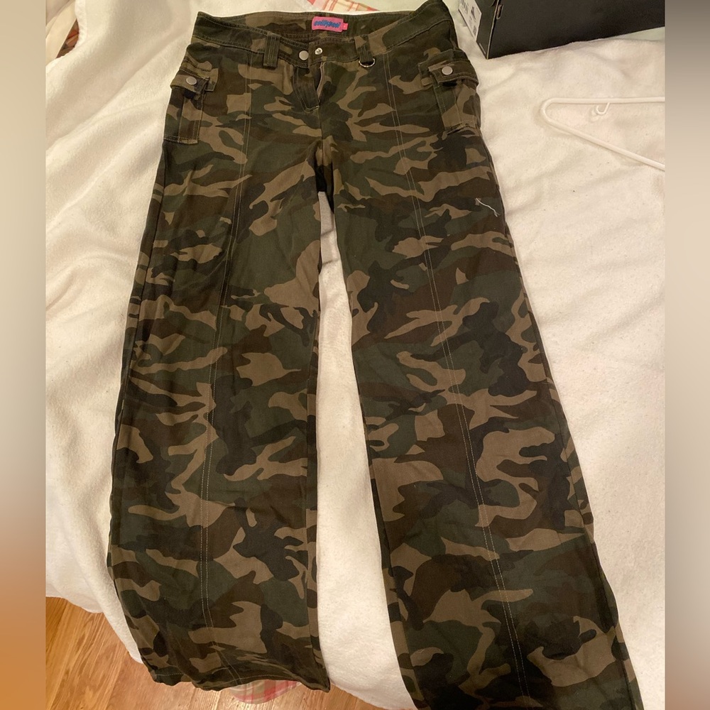 EDIKTED. Womans camo cargo pants